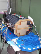 Die Experiment Apparatur vom Plasmakristall-Experiment 4-Flugmodell (PK-4) in Vorbereitung auf den Vibrationstest