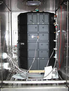 Die Experiment Apparatur des PK-4 Flugmodels in der Klimakammer zum Thermaltest