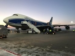 eROSITA hebt ab: im Frachtflugzeug nach Moskau, die ersten rund 2300 Kilometer auf der 1,5 Millionen Kilometer langen Reise ins All. Nach dem Start ins All mit einer Rakete 2018 wird eROSITA den gesamten Himmel mit bisher unerreichter Empfindlichkeit kartographieren.