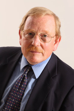 Reinhard Genzel receives the Herschel medal 2014 of the Royal Astronomical Society for his research such as for proofing that there is a supermassive black hole at the centre of the Milky Way.