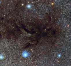Optical image of the dense core Barnard 59 obtained with the MPG/ESO 2.2m telescope. The young stellar object BHB07-11 cannot be seen in the image as it is hidden inside the dense gas and dust cloud for optical light. Radio waves, however, can pass through the material.