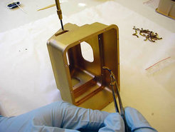 Klebetechnik
Einkleben der Gewinde brackets in das PACS Detektorgehäuse