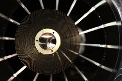 Jedes der sieben Telekopmodule für eROSITA besteht aus jeweils 54 ineinander geschachtelten Spezialspiegeln.