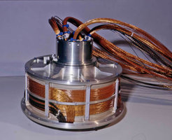 Kabel-Drehdurchführung
Außenmaße: 310 x 237 mm220, Koax-Kabel, Drehbereich 260°, Gewicht 9,6 kg