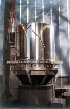 Die Fokalinstrumentierung des Satelliten auf der Vibrationstestanlage
