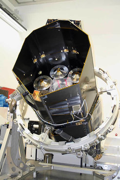 eROSITA im Manipulator ohne Thermal- und Röntgenbaffle mit demontiertem Deckel.