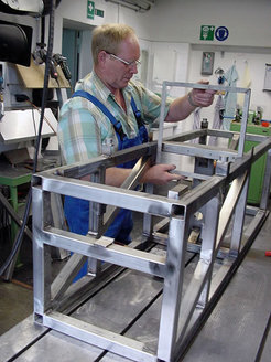 Mounting frame for the ARGO experiment