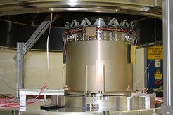 Eins von sieben Flugmodel-Spiegelmodulen für eROSITA in der Thermal-Vakuumkammer zum Thermaltest
