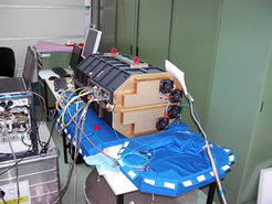 Die Experiment Apparatur vom Plasmakristall-Experiment 4-Flugmodell (PK-4) in Vorbereitung auf den Vibrationstest