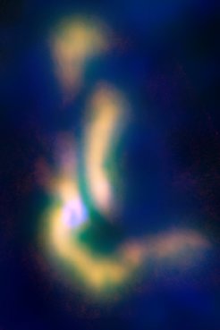 Large scale Herschel image of the dust in the region in blue, with the dense gas low resolution image in green, and the dense gas high-resolution image displaying filaments in red. When clicking on the image you will see a zoomed image of the central region.