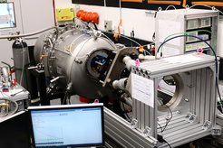 Tests were performed in a complex set-up where the optics are placed in a large cryo-vacuum vessel (left hand side) to simulate space conditions. The actual telescope is replaced by a moving test optics held and agitated to micrometre accuracy by a hexa-pod robot (right hand side).