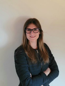 Elena Redaelli receives the Otto Hahn Medal 2021 from the Max Planck Society.