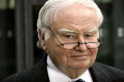 Klaus Pinkau: 1969-81 Direktor am MPE, 1972-77 geschäftsführender Direktor