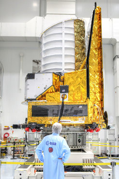 Der Euclid Satellit unterläuft letzte Integrationen und Tests.